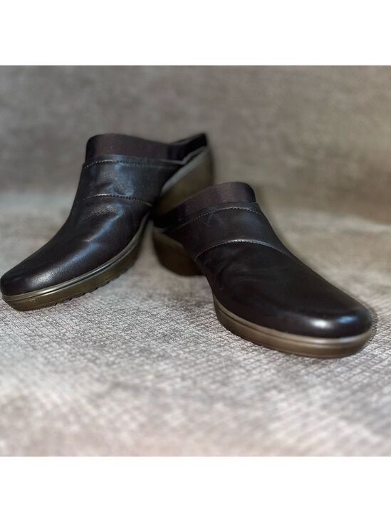 Easy Spirit Shoes - Easy Spirit Brown ESFABER Slip on With 1.5 Inch Heel. Woman's Size 8 like new